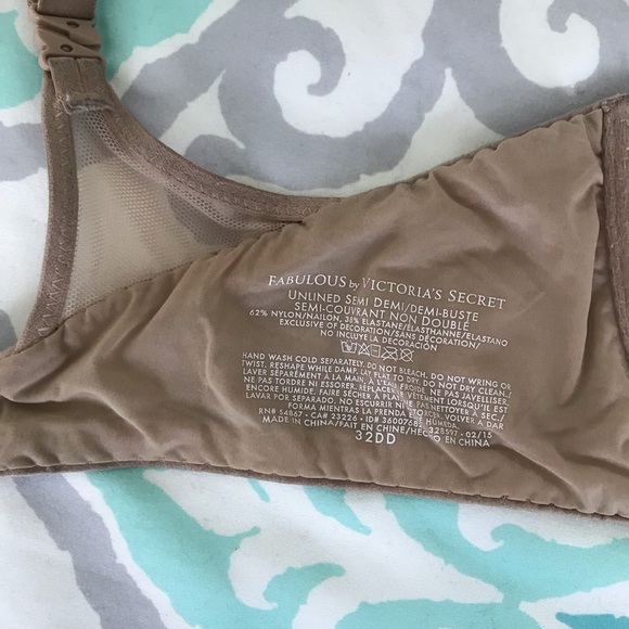 Nude unlined no padding form fitting VS bra - Picture 2 of 2